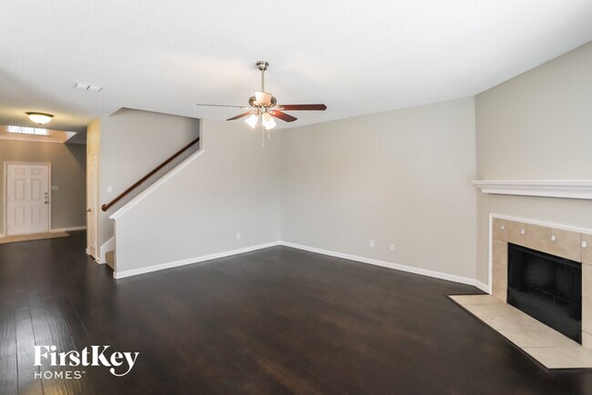 Building Photo - 1004 Essex Dr