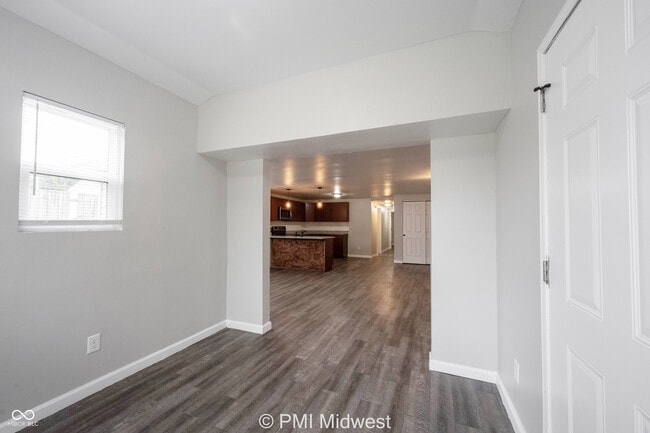 Foto del edificio - 955 N Traub Ave