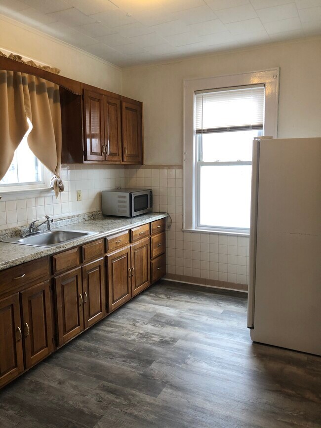 Kitchen - 414 Belgrove Dr