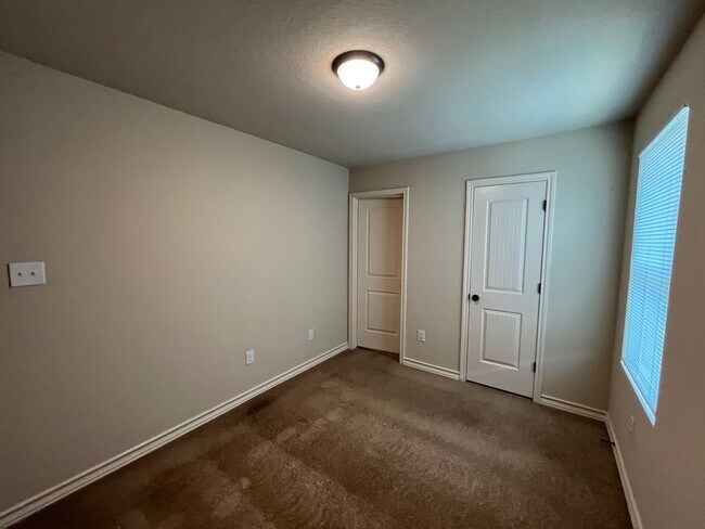 Photo - 7010 Micayla Cv House