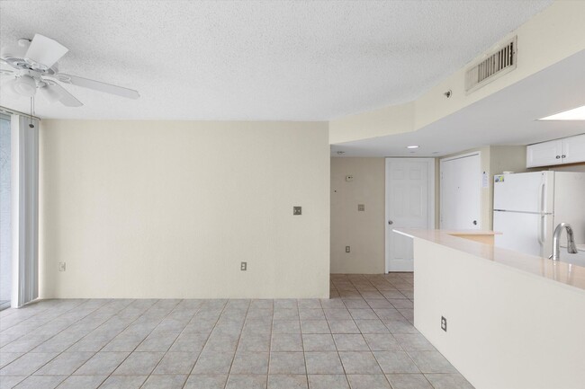 Building Photo - 2 Bedroom 2 Bathroom in the Salt Ponds Con...