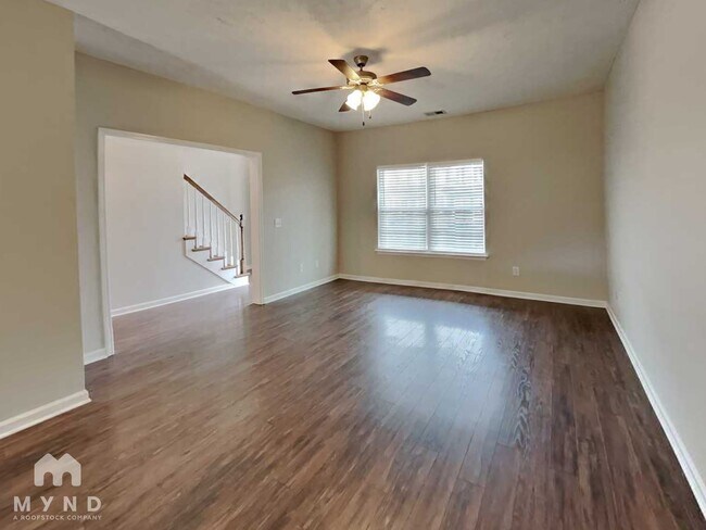 Foto del edificio - 423 John Deere Dr