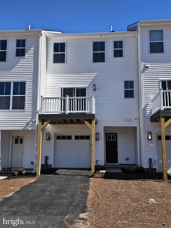Building Photo - 646 Oak Dr