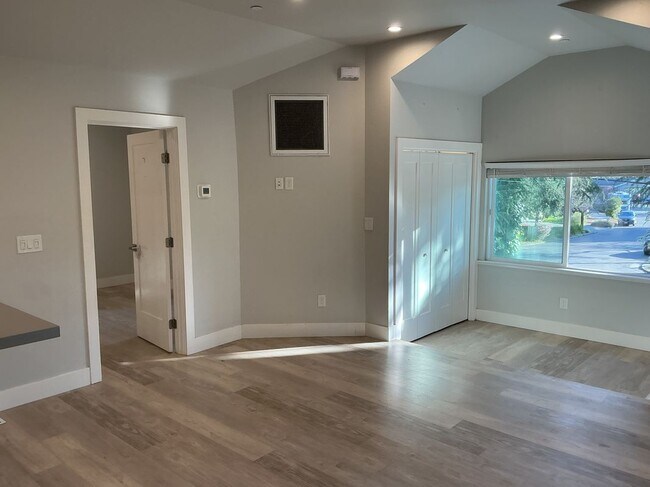 Foto del edificio - 545 Brush Creek Rd