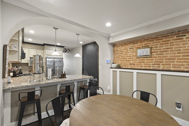 Building Photo - 425 Gittings St
