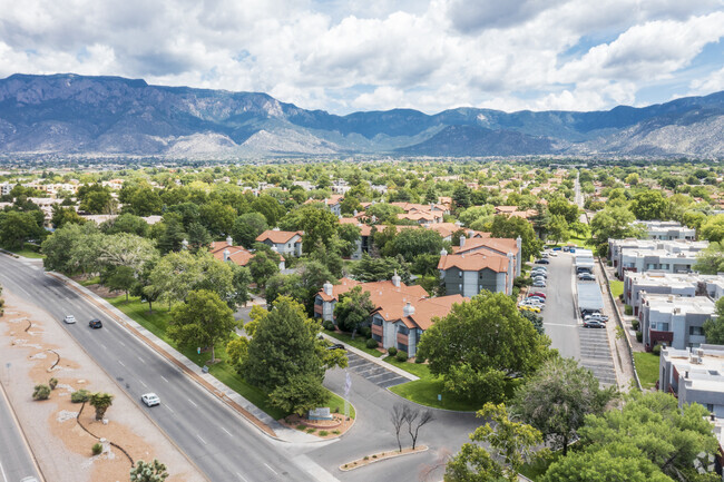 Building Photo - Overlook