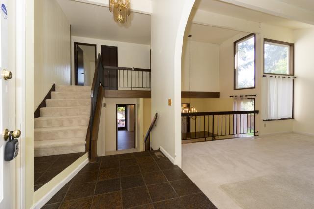 Building Photo - 4 bedroom in Bellevue WA 98006