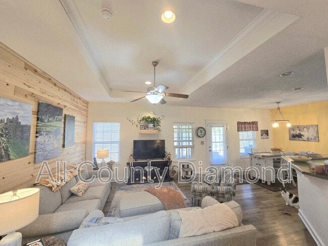 Building Photo - 13805 Flamingo Ave