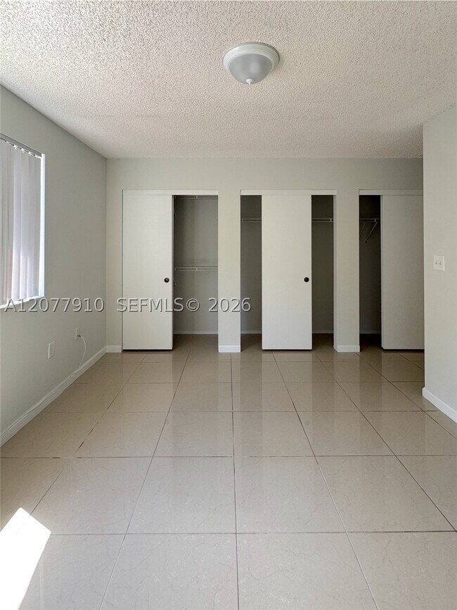 Foto del edificio - 3280 Coral Lake Ln