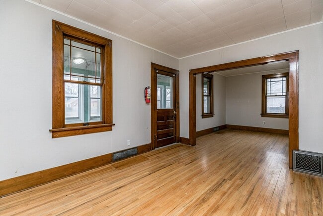Foto del edificio - 719 E Bloomington St