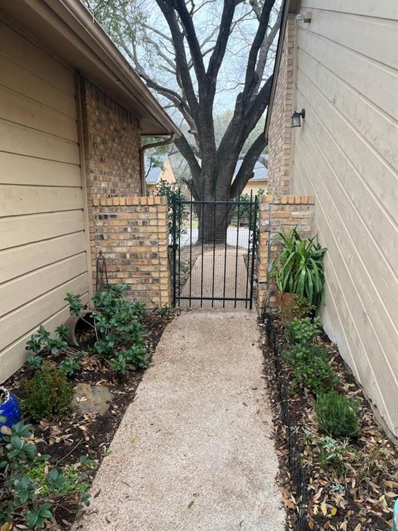Building Photo - 7211 Lakewood Dr