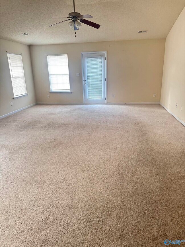 Foto del edificio - 409 Summer Cove Cir NW