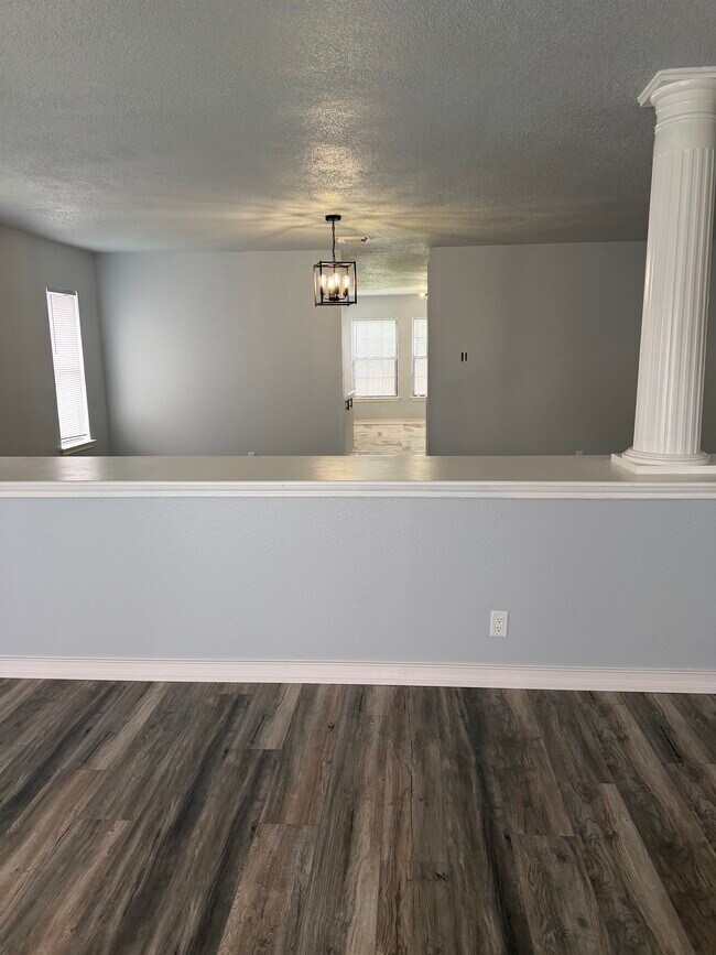 Frente al comedor formal - 9647 Orchid Mdws