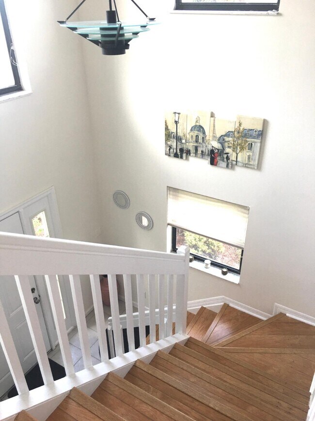 Building Photo - 10910 Lakemore Ln