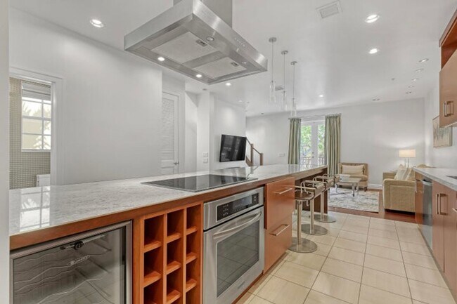 Photo - 72 SE 6th Ave House