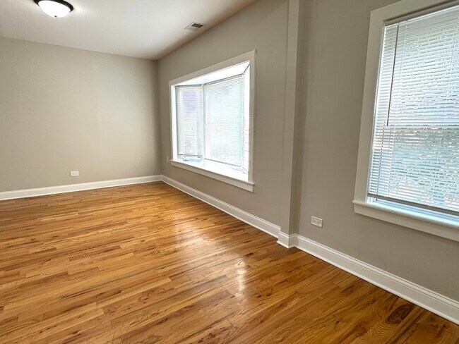 Foto del edificio - 3904 W Armitage Ave