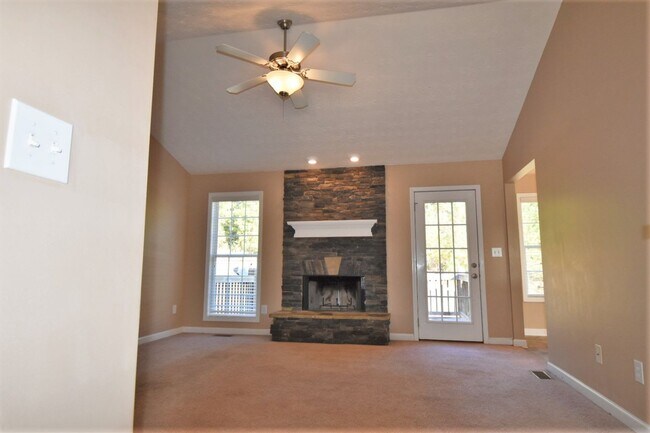 Foto del edificio - 220 Oak Meadows Pl