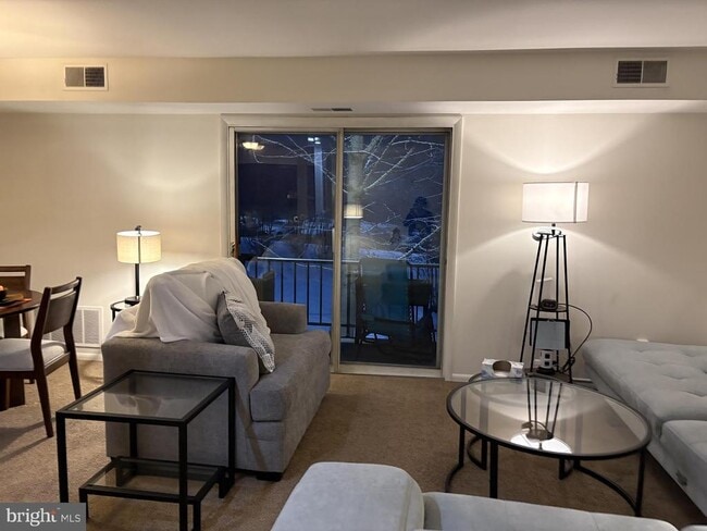 Building Photo - 7 Rockford Rd