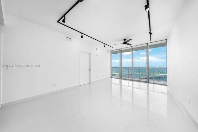 Building Photo - 888 Biscayne Blvd