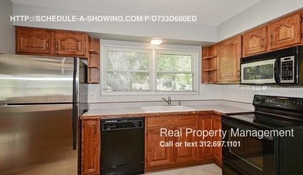 Building Photo - 1202 E Willow Ave
