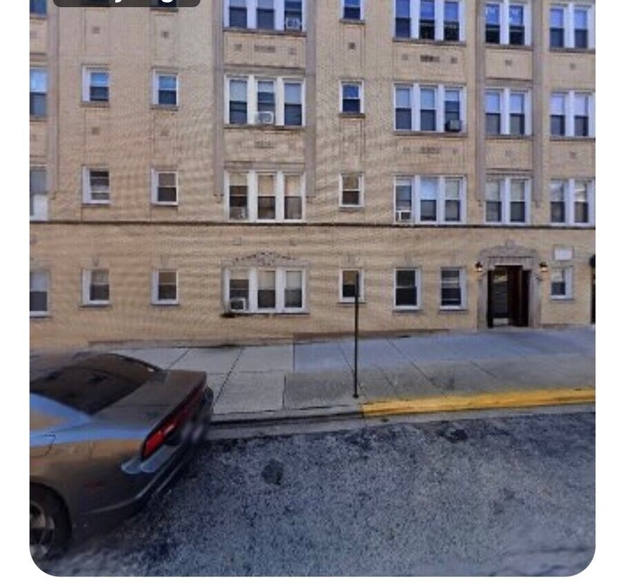 Primary Photo - 502 Des Plaines Ave