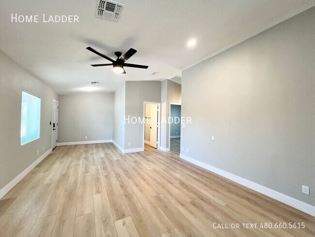 Foto del edificio - 1124 E Polk St