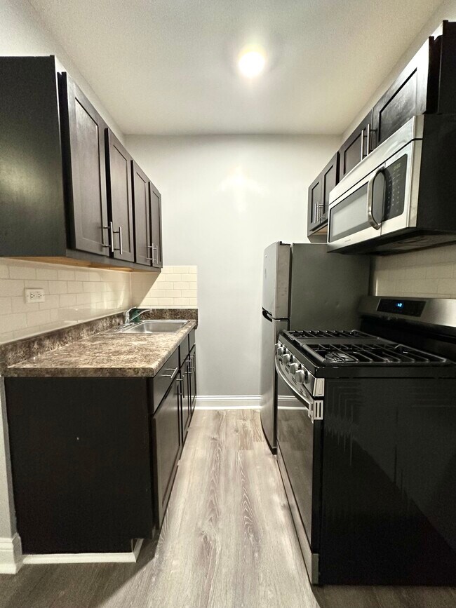 4031 Muestra Kenmore 4 - 10 de mayo - 4031 N Kenmore Apartments