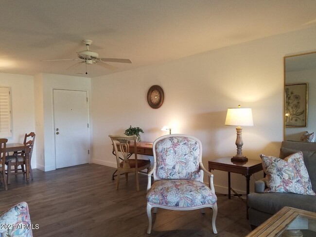 Foto del edificio - 12212 N Paradise Village Pkwy W
