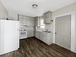 Building Photo - 471-473 W 4th St