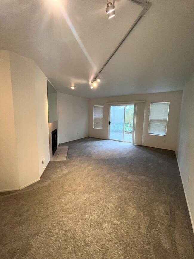 Foto del edificio - 447 - Townhome in Spectacular Location, 1 Car Attached Garage