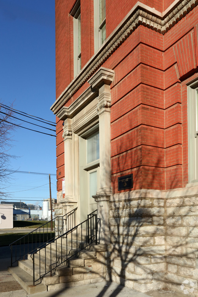 Foto del edificio - The Apartments at St. Martin School