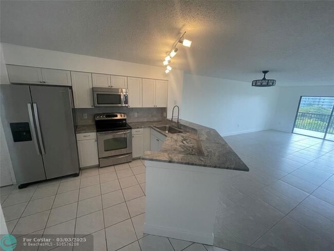 Building Photo - 2240 N Cypress Bend Dr