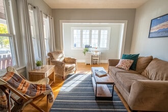 Building Photo - 715 Union Ave SE