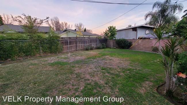 Building Photo - 1530-1532 Encino Ave