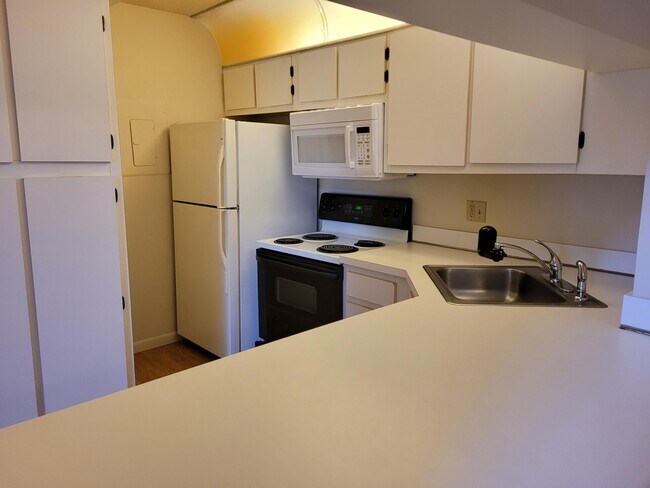 Building Photo - 3636 Alder Dr