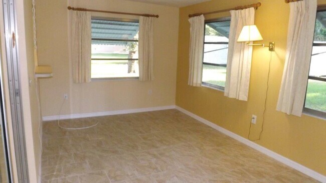 Foto del edificio - 1435 Salyers St