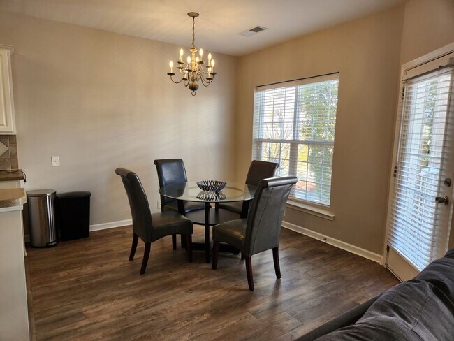 Foto del edificio - 3 Bedroom 2 Bathroom Condo in Belle Vista Gated Community