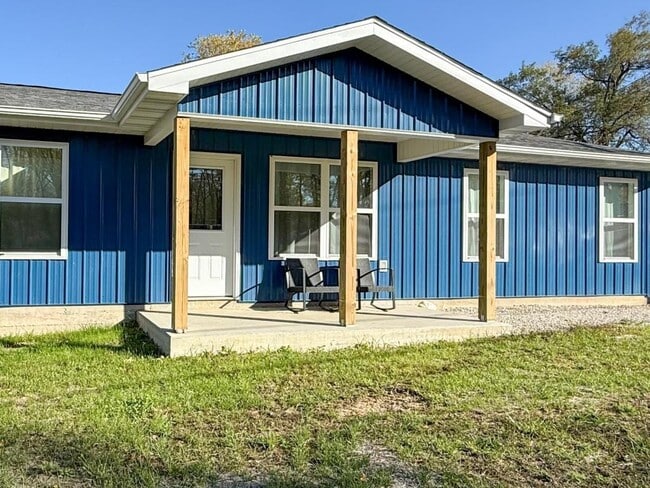 Building Photo - 303 Lion St