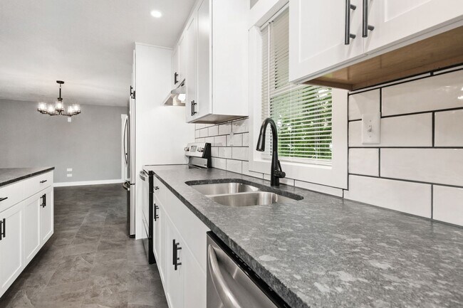 Foto del edificio - 1801 Elaine Dr