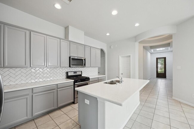 Building Photo - 16346 Hillside Garden Ln