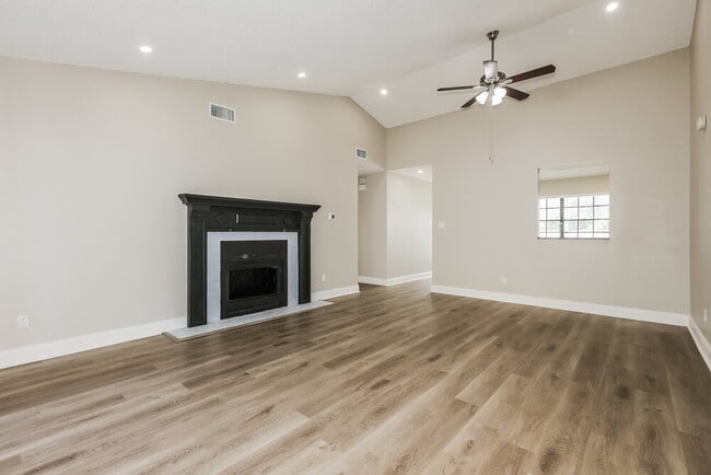 Building Photo - 3938 King Dr