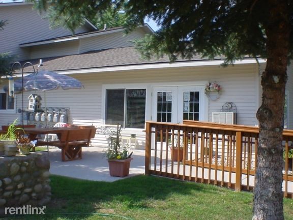 Community Room & Patio - Houghton Heights Manor