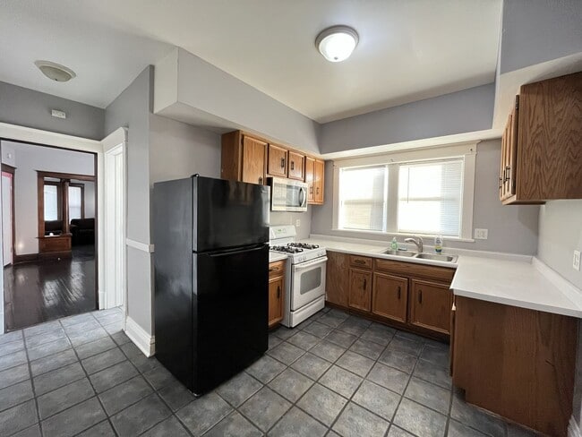 Building Photo - 305 Herkimer St