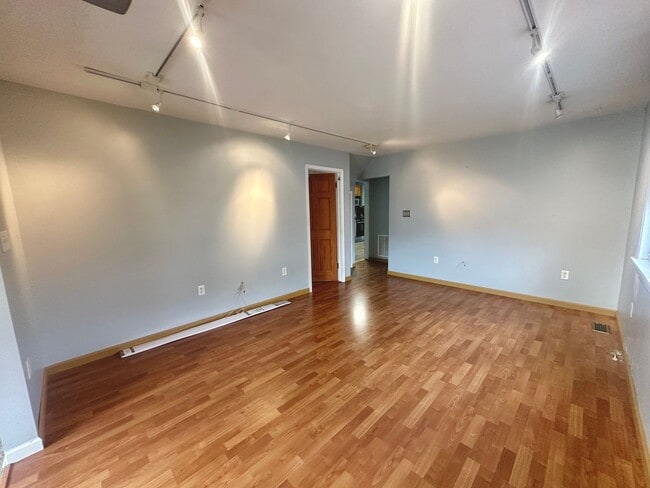 Building Photo - 32 Barberie Ave