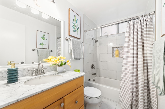 Photo - 1926 Glendon Ave Townhome