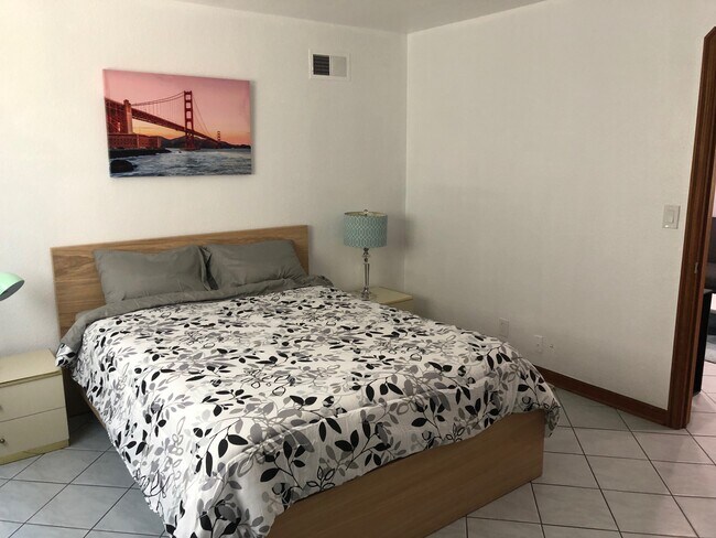 Foto del edificio - 208 Marine Ave