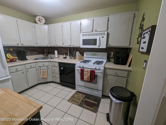 Building Photo - 100 Puffin Glade