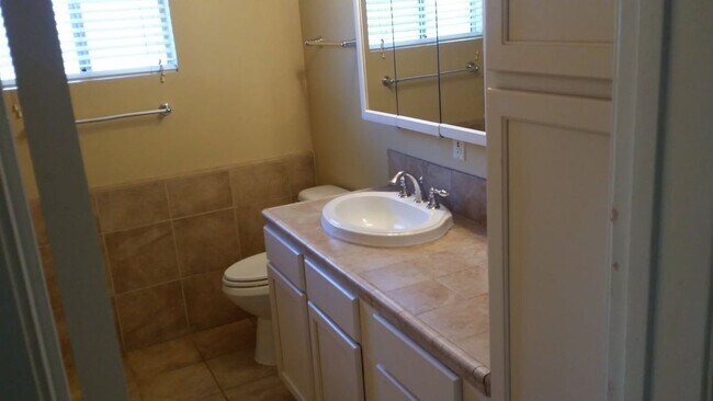 Foto del edificio - 15537 Sunny Vista Rd