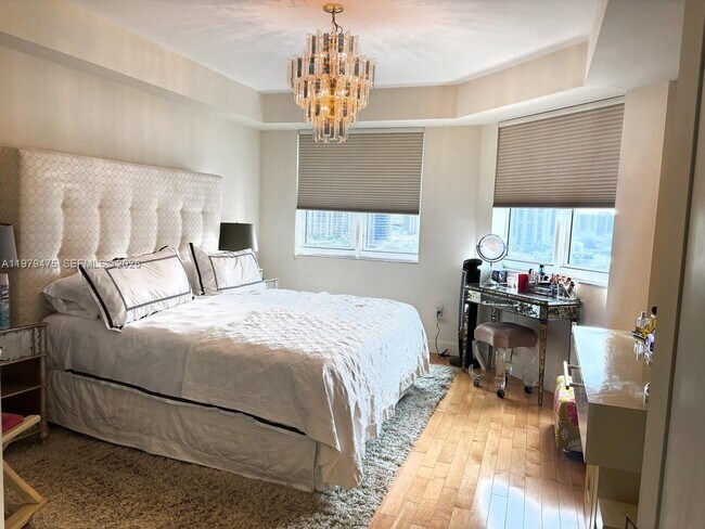 Foto del edificio - 20000 E Country Club Dr