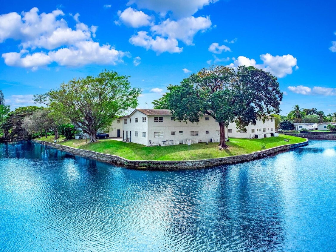 Photo - 374 Sunshine Dr (Coconut Creek, FL)